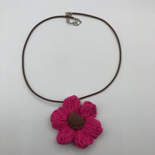 Load image into Gallery viewer, Crochet Daisy necklace
