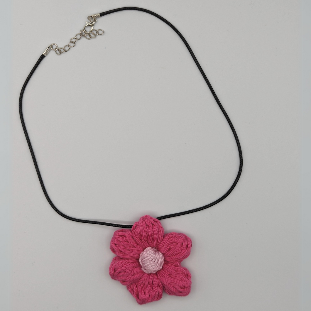 Crochet Daisy necklace